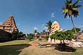 The great Chola temples of Tamil Nadu - The Brihadisvara temple of Gangaikondacholapuram. The large lion (Simakhinar) built over the flight of steps descending to a water tank. 